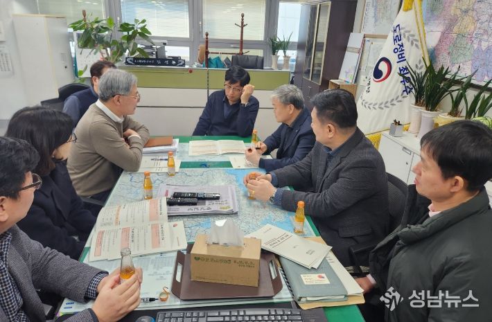 건설도로과(최광복 건설안전교통국장 도로..철도 현안사업 설명)