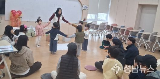 책이랑 놀자! 최윤덕도서관, 유아 책놀이교실 운영