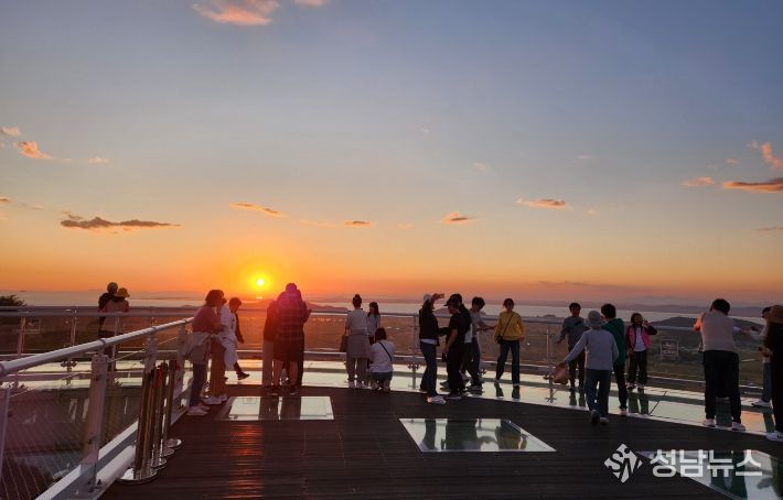 강화군, 설 연휴 힐링 여행지로 교동도 화개정원 주목(전망대 노을)