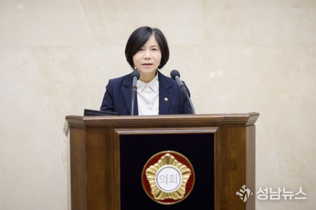 신현녀 의원이 11일 열린 제300회 임시회 제2차 본회의에서 5분 자유발언을 하고있다.