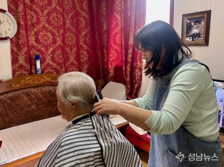수원시 권선구 세류3동 지역사회보장협의체, 우리 동네 꿀단지 봉사단 '찾아가는 이미용서비스' 진행