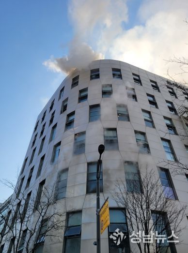 28일 화재 발생한 분당구 백현동 건물 모습