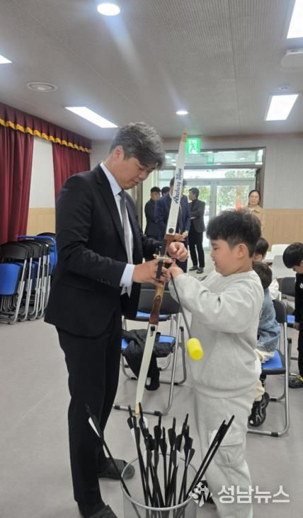 방과후 수업 현장 방문 중인 박원종 전남도의원
