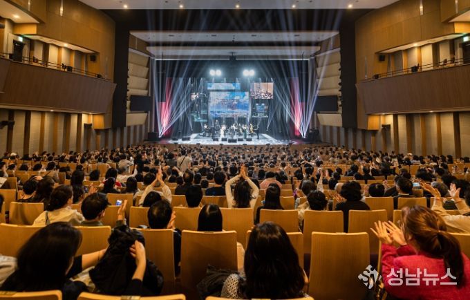 28일 용인포은아트홀에서 이상일 시장은 '그림과 스토리가 있는 음악회' 해설자로 참여했다