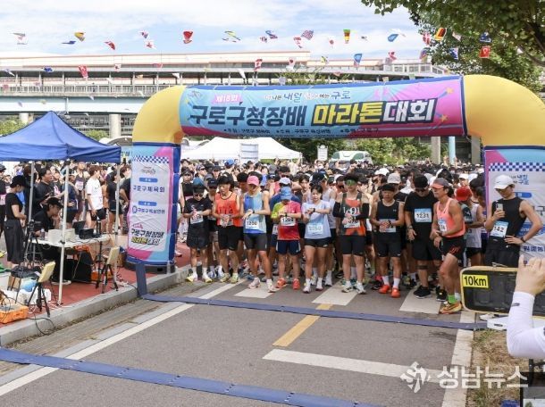 지난 3월 29일 ‘제21회 구로구연맹회장배 마라톤대회’에서 참가자들이 출발에 앞서 출발선에서 대기하고 있다.