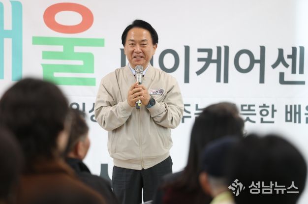 ‘구립가재울데이케어센터’ 준공식에서 이성헌 서대문구청장이 인사말을 하고 있다.