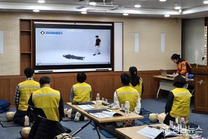 지난 7일 나주시청 이화실에서 진행된 ‘나주시 안전보안관 위촉 및 역량 강화 안전교육’ 실시 모습.